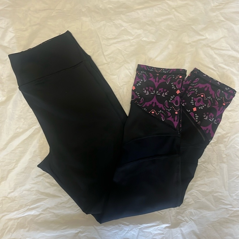Women’s Black Mesh Inset Capri Leggings